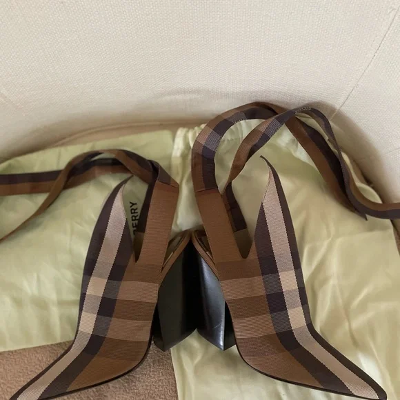BURBERRY THE UP PUMP SIZE 40.5 BIRCH BROWN. - Picture 3 of 13